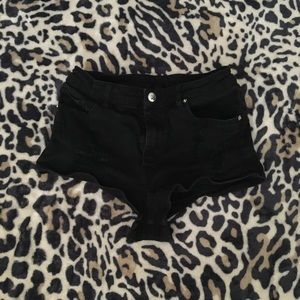 Black Ripped/Distressed Cheeky Jeanshorts
